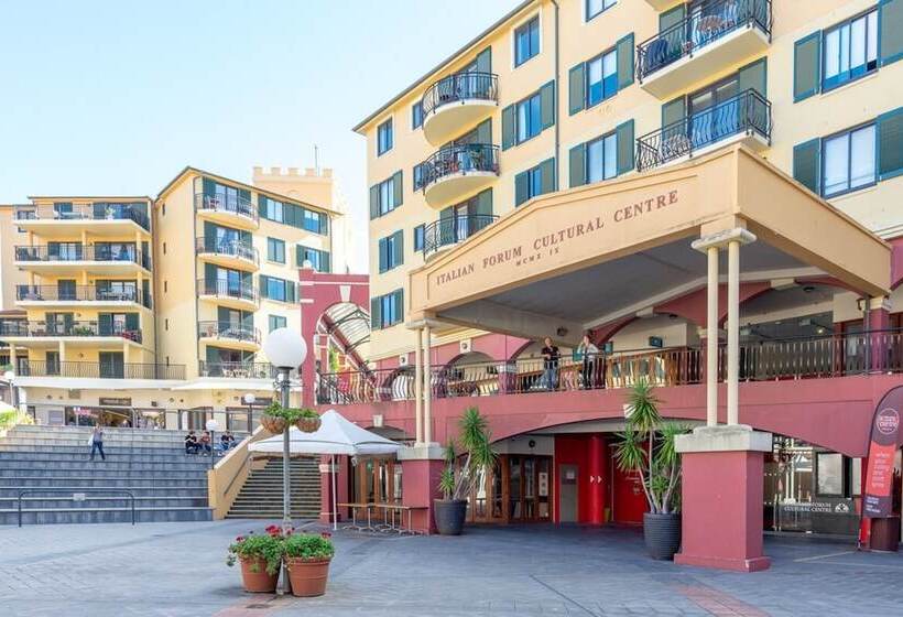 Modern 1 Bedroom Apartment In The Italian Forum