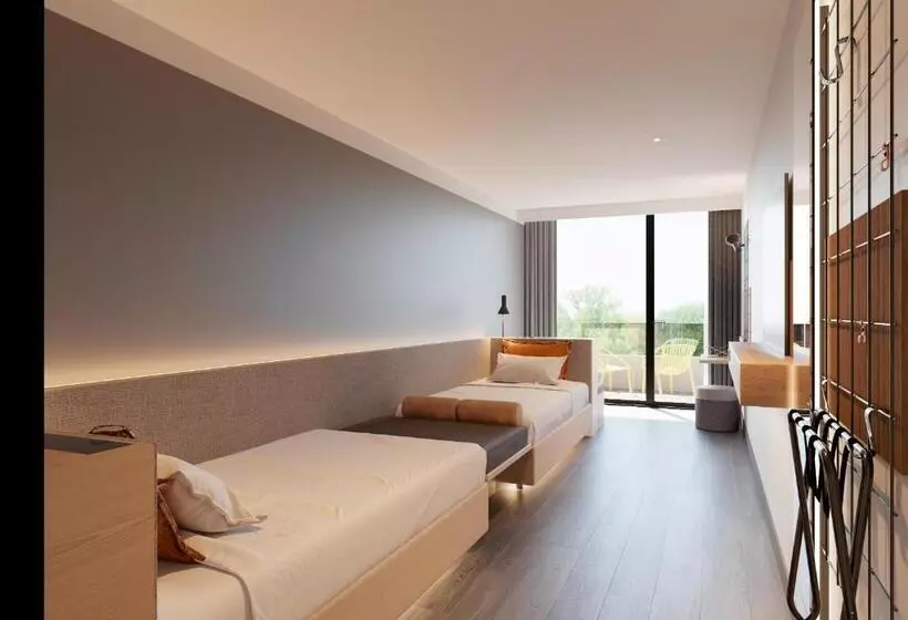 هتل Moxy Barcelona