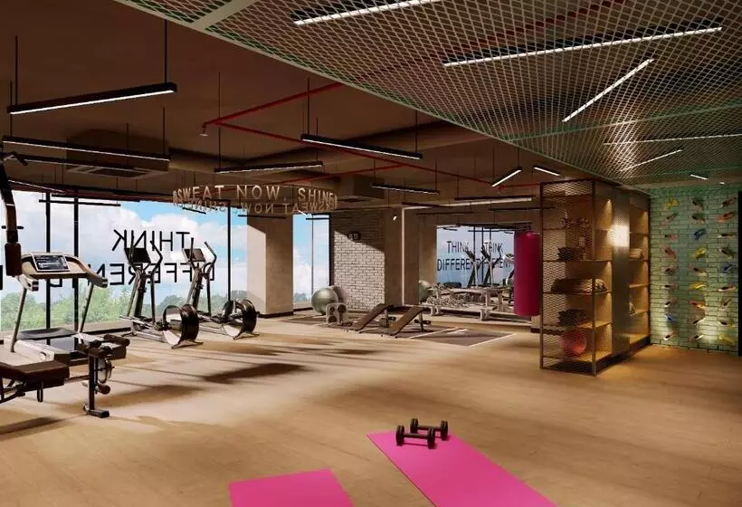 هتل Moxy Barcelona