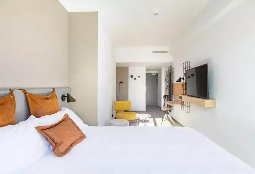 هتل Moxy Barcelona