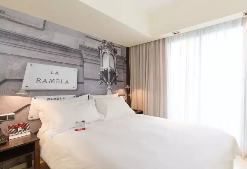 هتل Moxy Barcelona