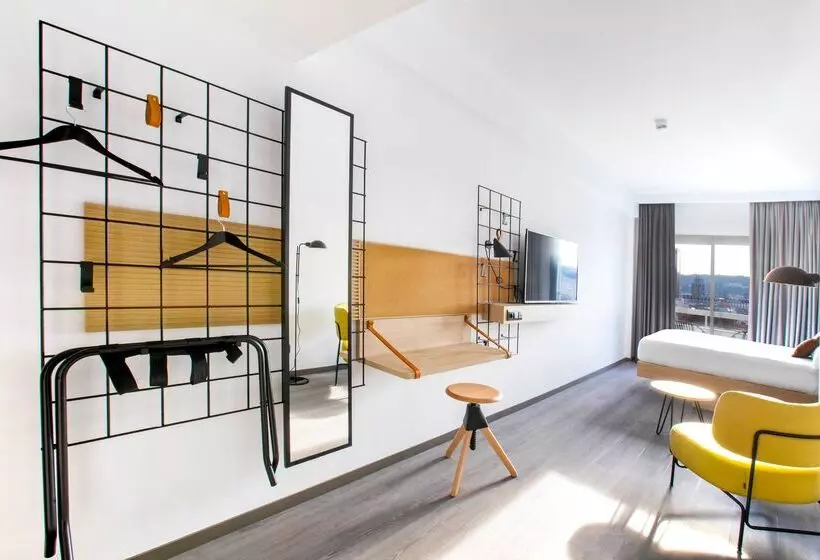 هتل Moxy Barcelona