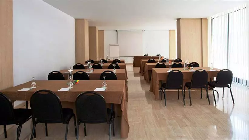 هتل Suites Prisma