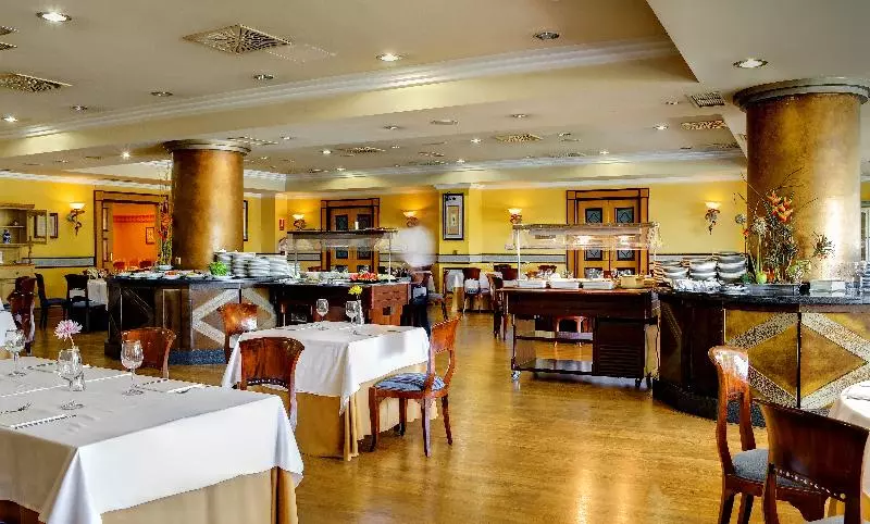 Отель Oca Puerta Del Camino