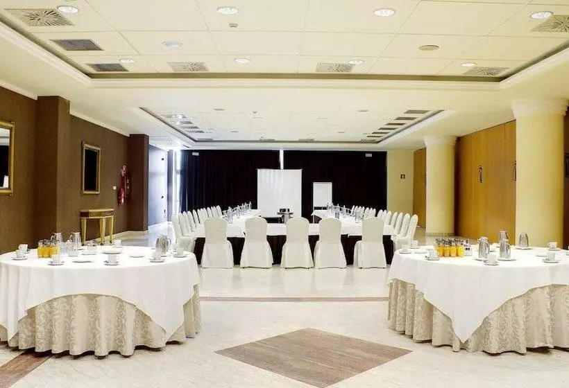 Отель Oca Puerta Del Camino