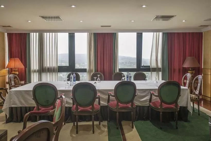 Отель Oca Puerta Del Camino