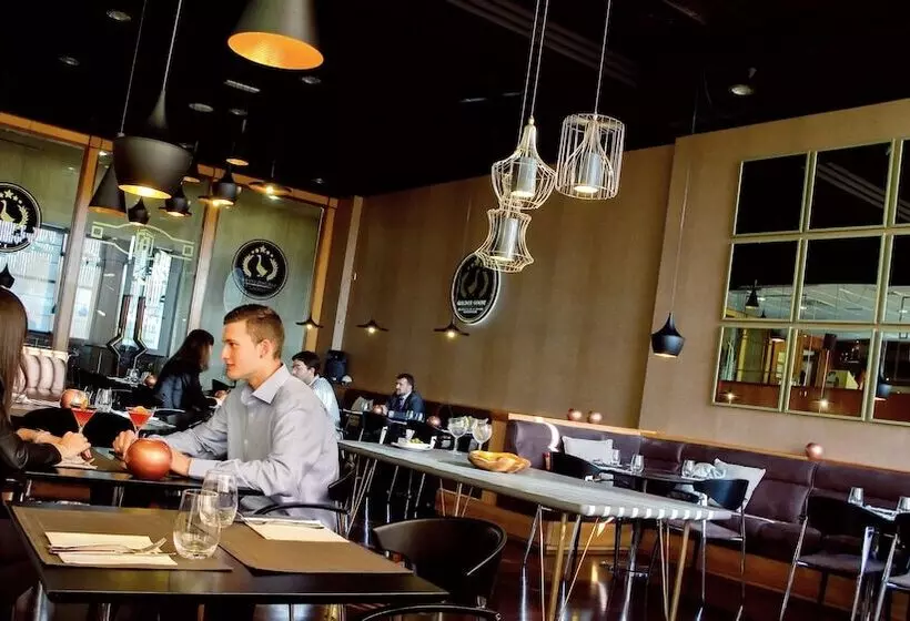 Отель Oca Puerta Del Camino