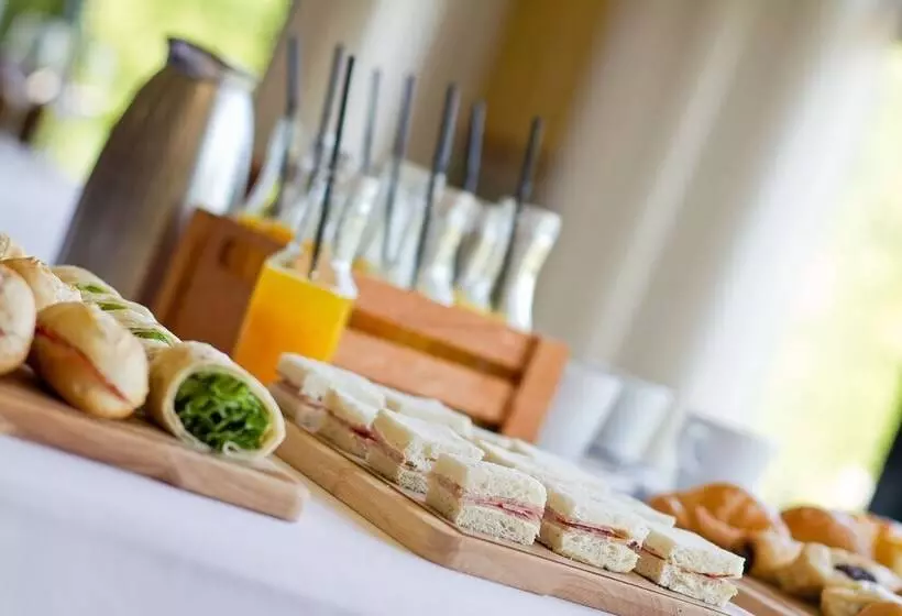 Отель Oca Puerta Del Camino