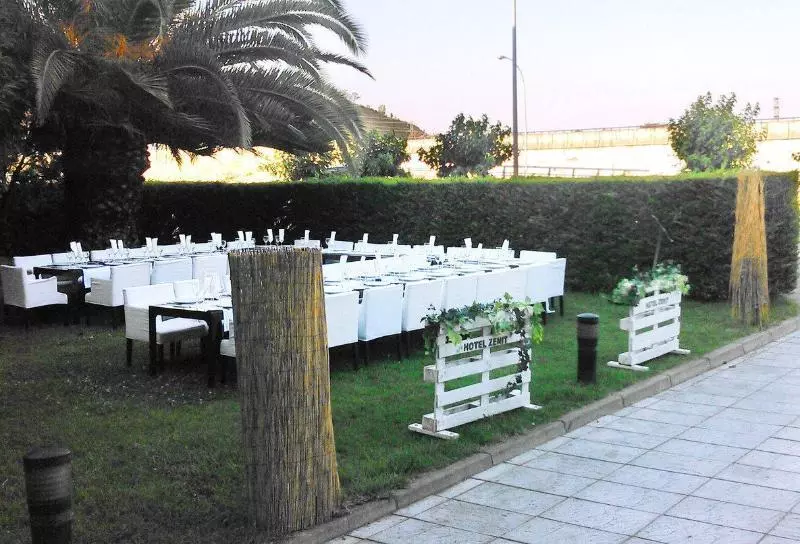 Hotelli Zenit Logrono