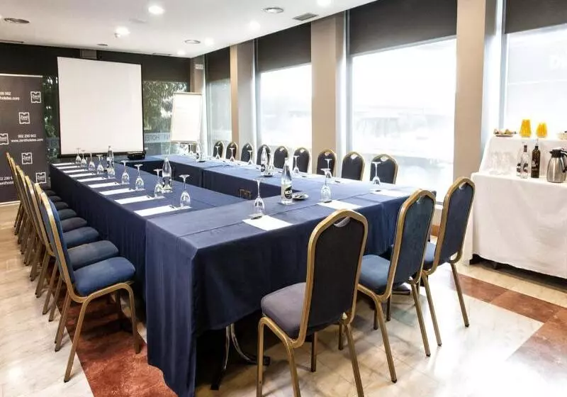 Hotelli Zenit Logrono