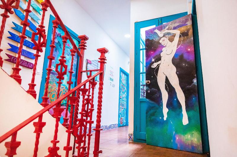 Sevilla Kitsch Hostel Art