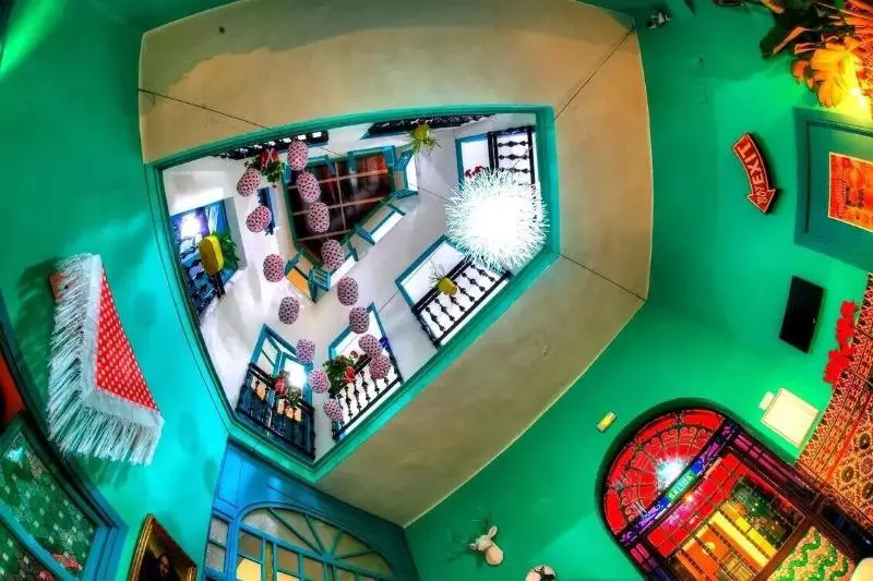 Sevilla Kitsch Hostel Art