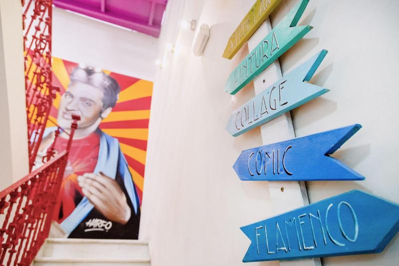 Sevilla Kitsch Hostel Art