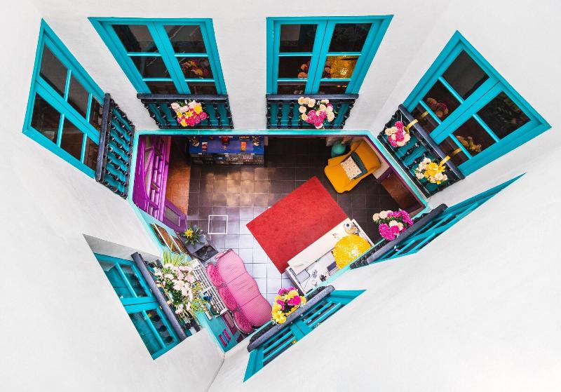 Sevilla Kitsch Hostel Art