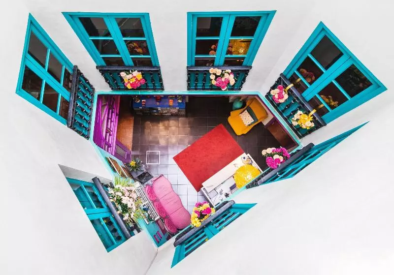 Sevilla Kitsch Hostel Art