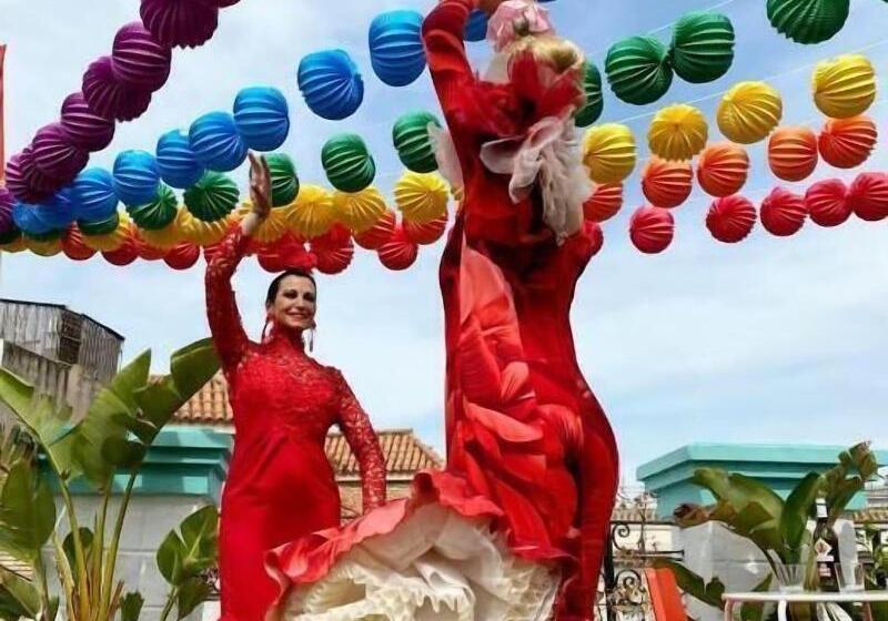 Sevilla Kitsch Hostel Art