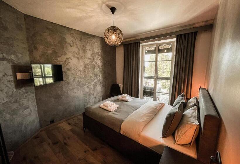 هتل Vanaga Ligzda