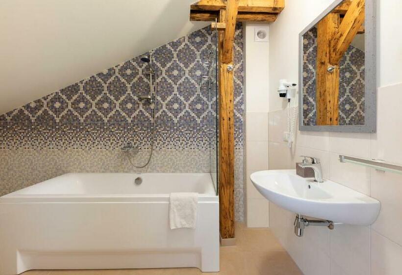 Spare Hotel And Bowling