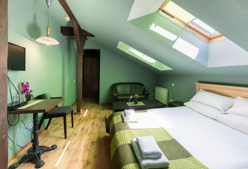 Spare Hotel And Bowling