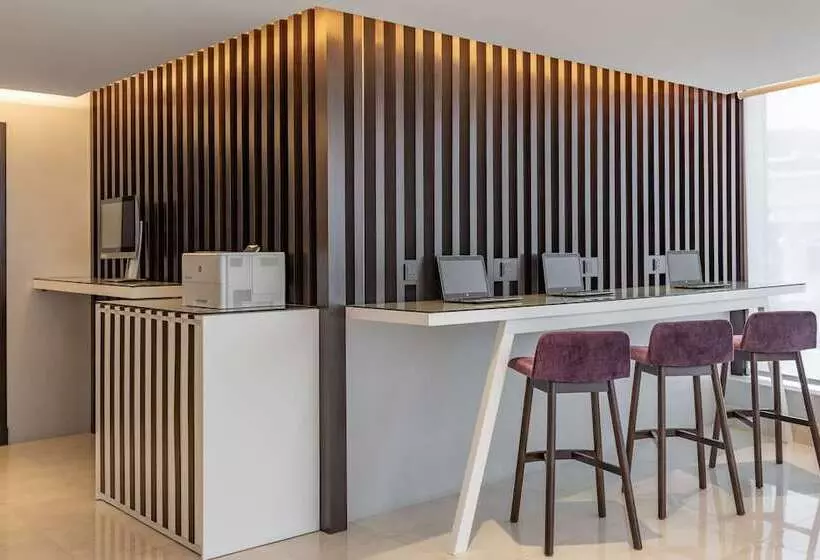 ホテル Park Inn By Radisson Jeddah Madinah Road