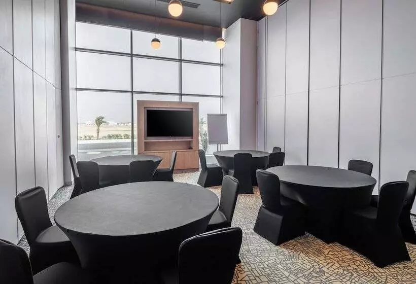 ホテル Park Inn By Radisson Jeddah Madinah Road