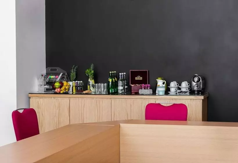 ホテル Park Inn By Radisson Jeddah Madinah Road