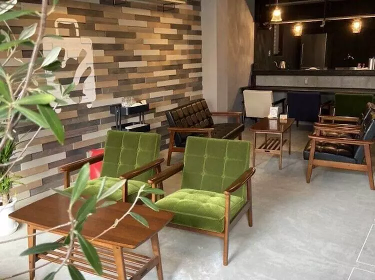 Nakaharaya Hostel & Café