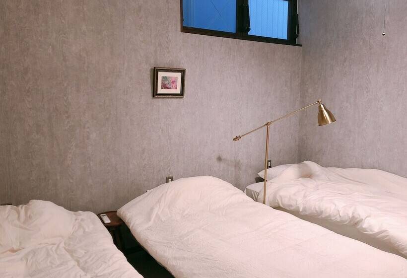 Nakaharaya Hostel & Café