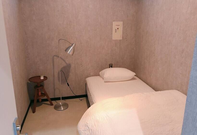 Nakaharaya Hostel & Café