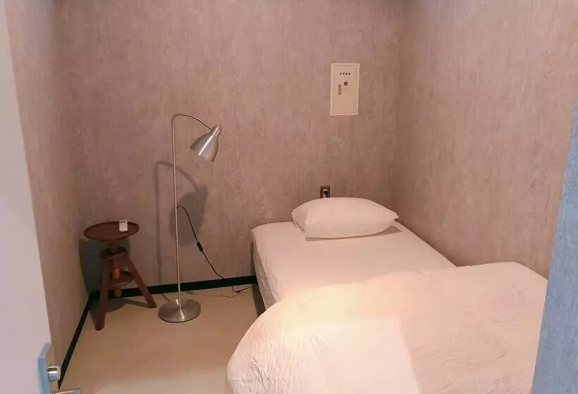 Nakaharaya Hostel & Café