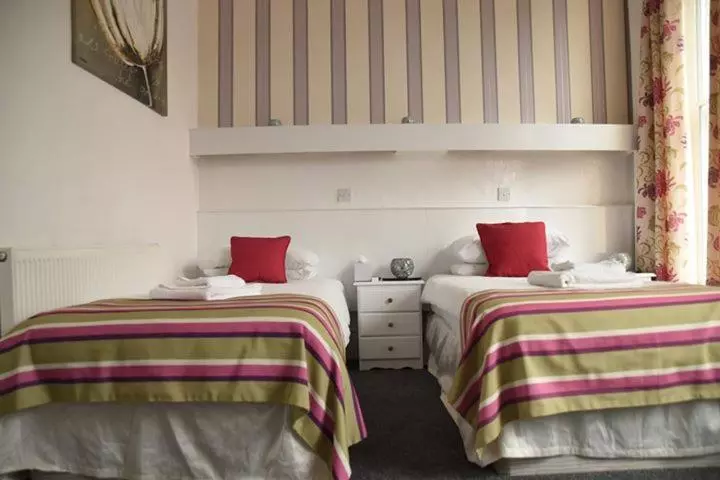 Harry S Hotel & Restaurant