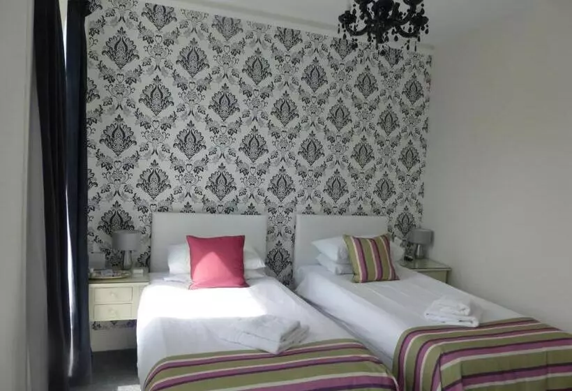 Harry S Hotel & Restaurant