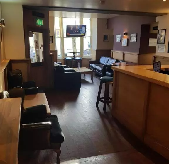 Harry S Hotel & Restaurant