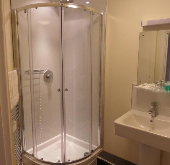 Harry S Hotel & Restaurant