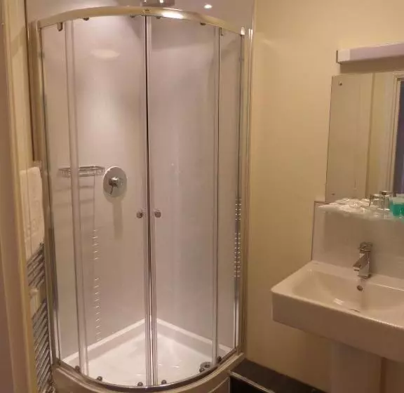 Harry S Hotel & Restaurant