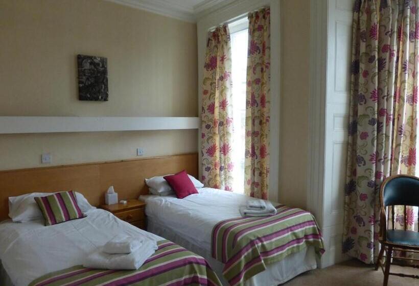 Harry S Hotel & Restaurant