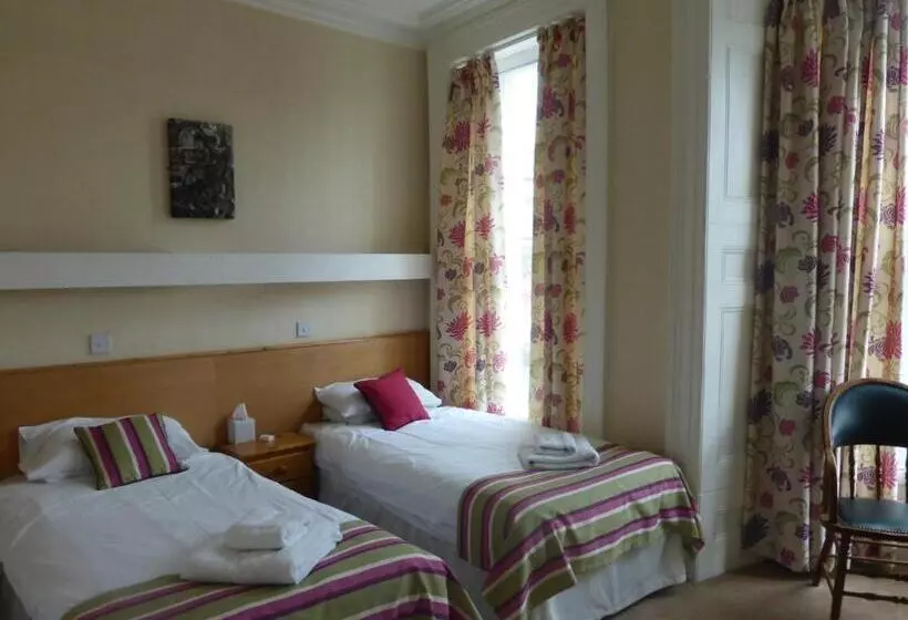 Harry S Hotel & Restaurant