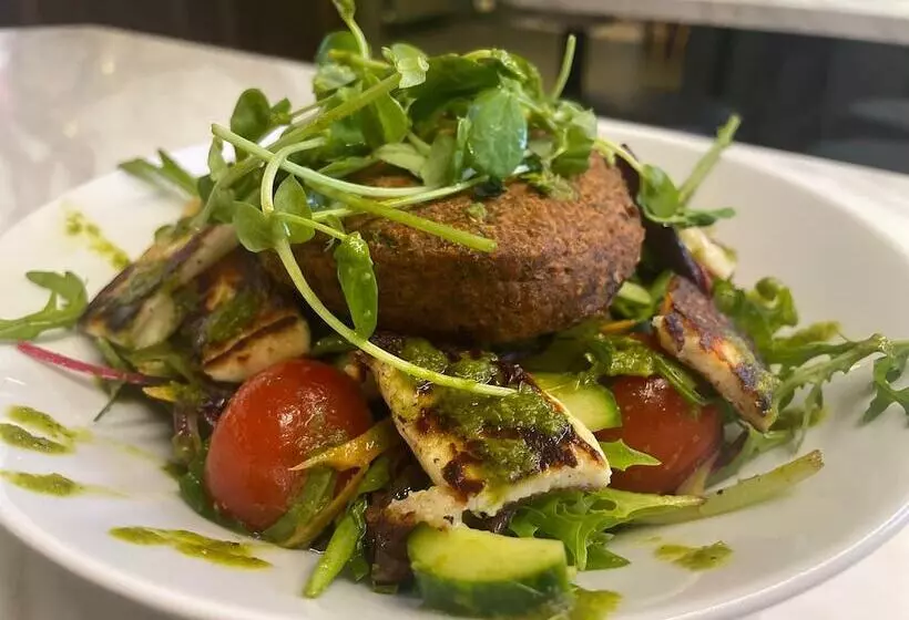 Отель Airlie Arms