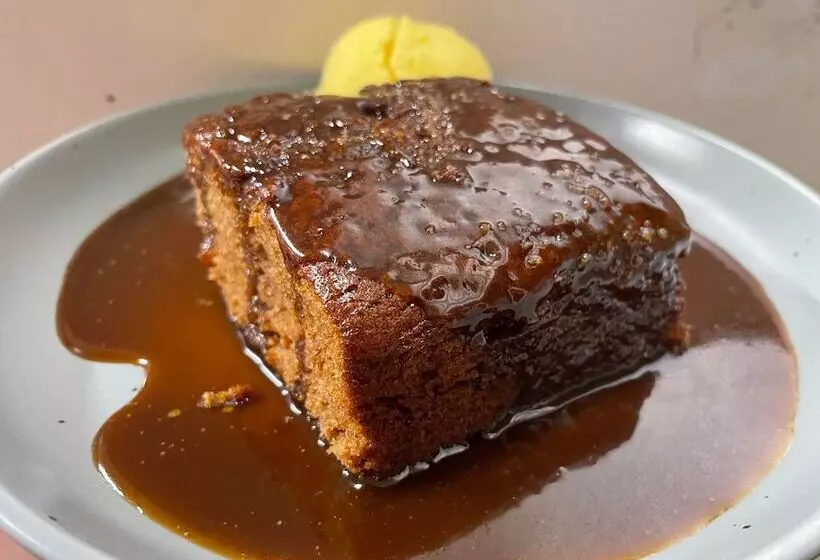 Отель Airlie Arms