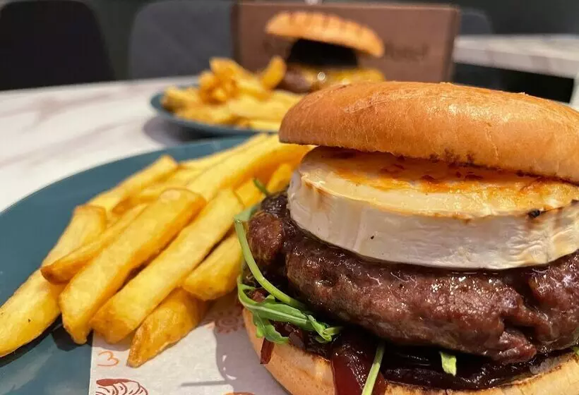 Отель Airlie Arms