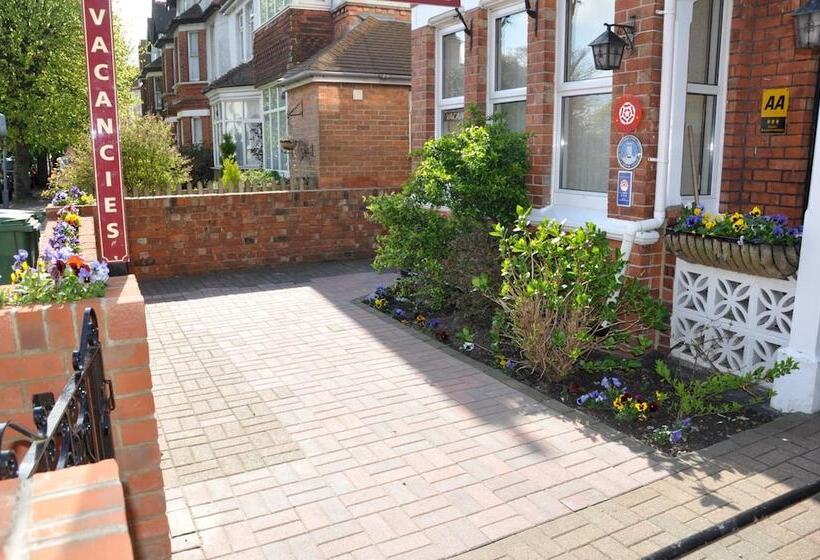 Отель Chandos Premier Folkestone