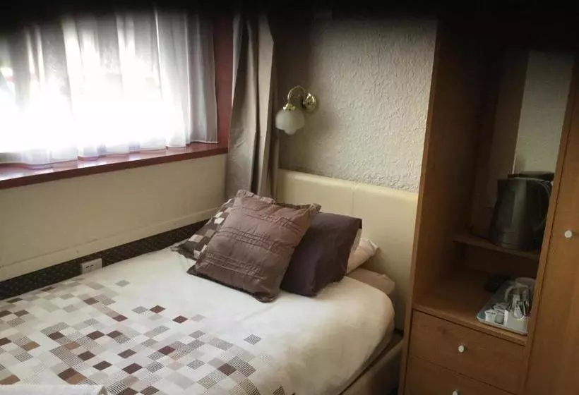 호텔 Kirkstall Guest House