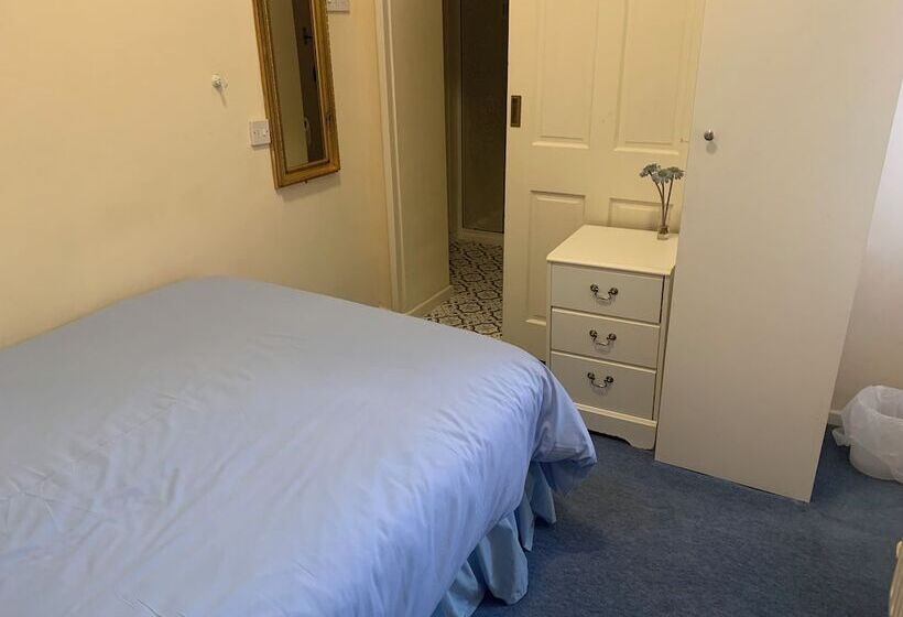 Отель Marlow Lodge