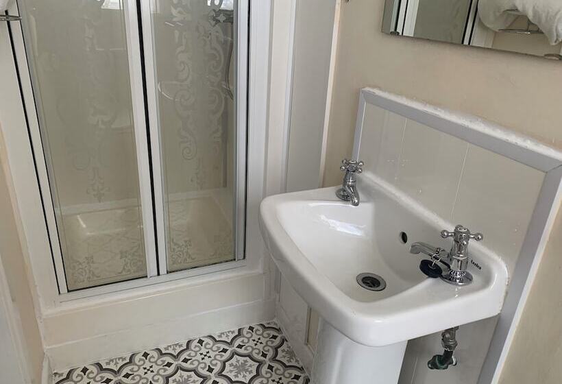 Отель Marlow Lodge