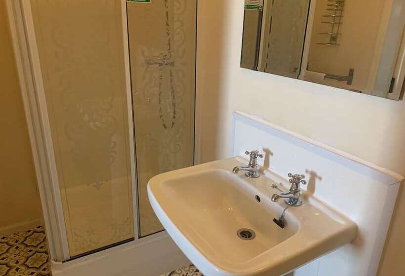 Отель Marlow Lodge