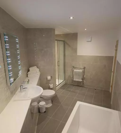 Отель The Malvern Hills