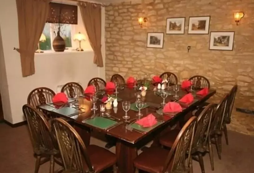 فندق The Manor Arms