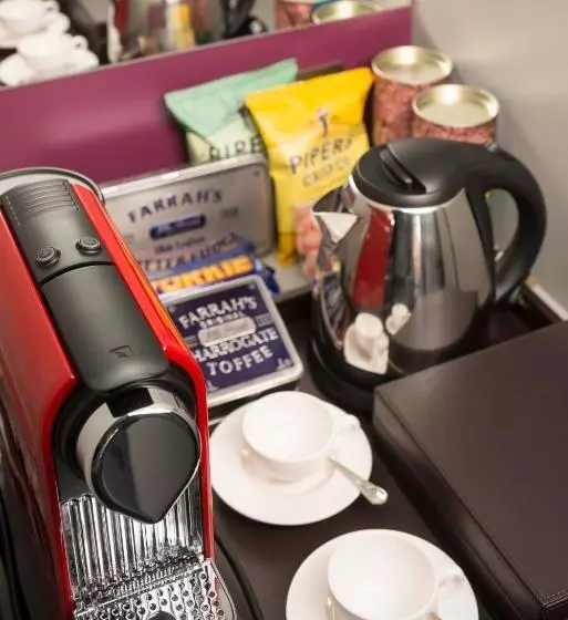 Отель The West Park