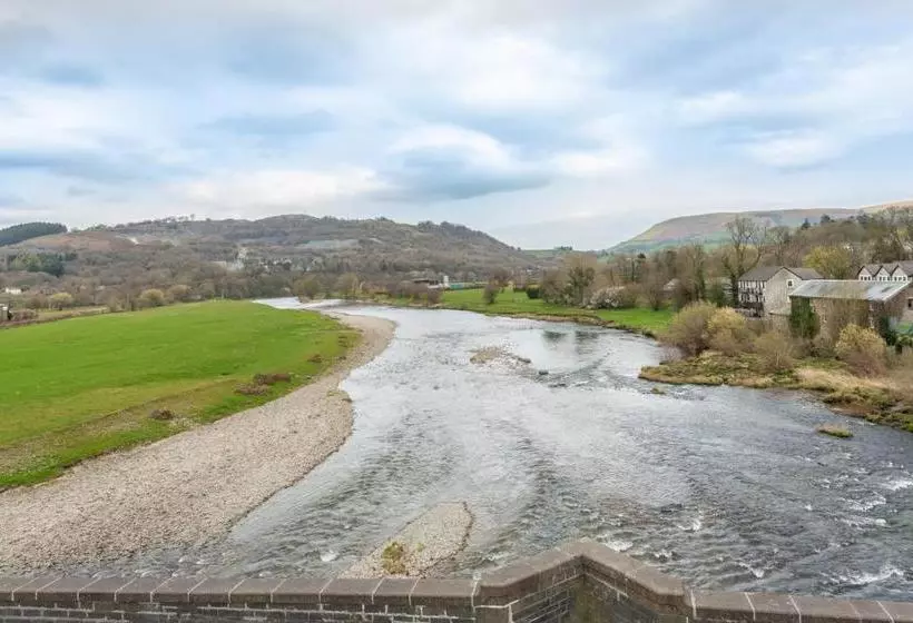 هتل Lion Builth Wells