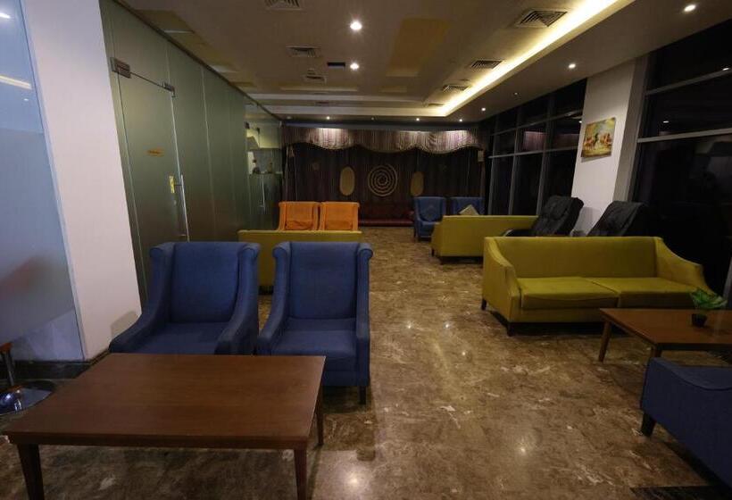 هتل The Bristol Inn